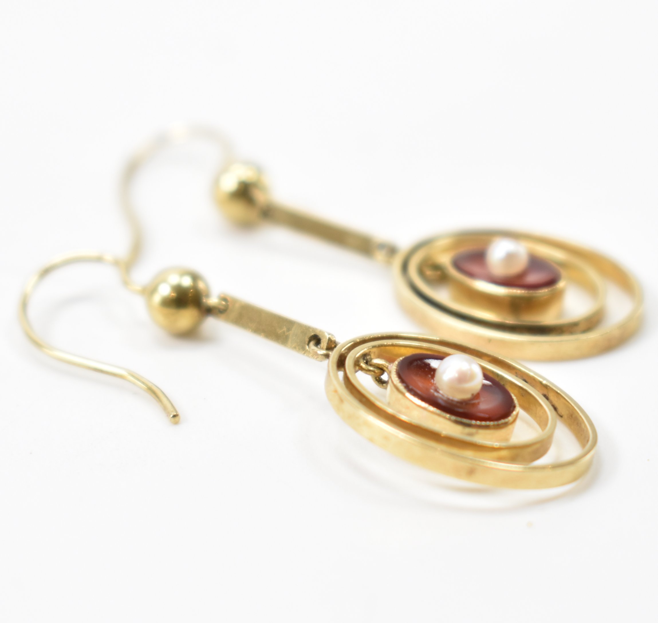 9CT GOLD AGATE & SEED PEARL DROP EARRINGS - Image 4 of 5