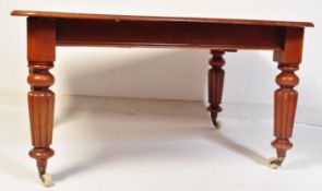 19TH CENTURY VICTORIAN MAHOGANY EXTENDABLE TABLE