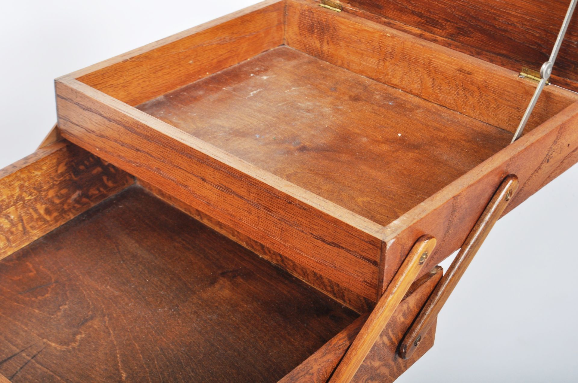 MID 20TH CENTURY OAK CANTILEVER SEWING / WORK BOX - Bild 8 aus 9