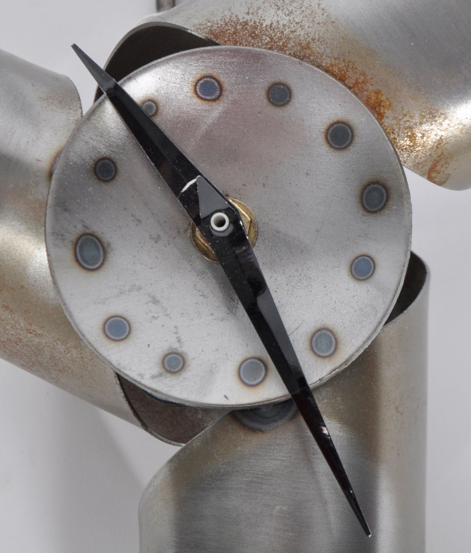 CONTEMPORARY COILED STEEL STEAMPUNK TREFOIL CLOCK - Image 3 of 5