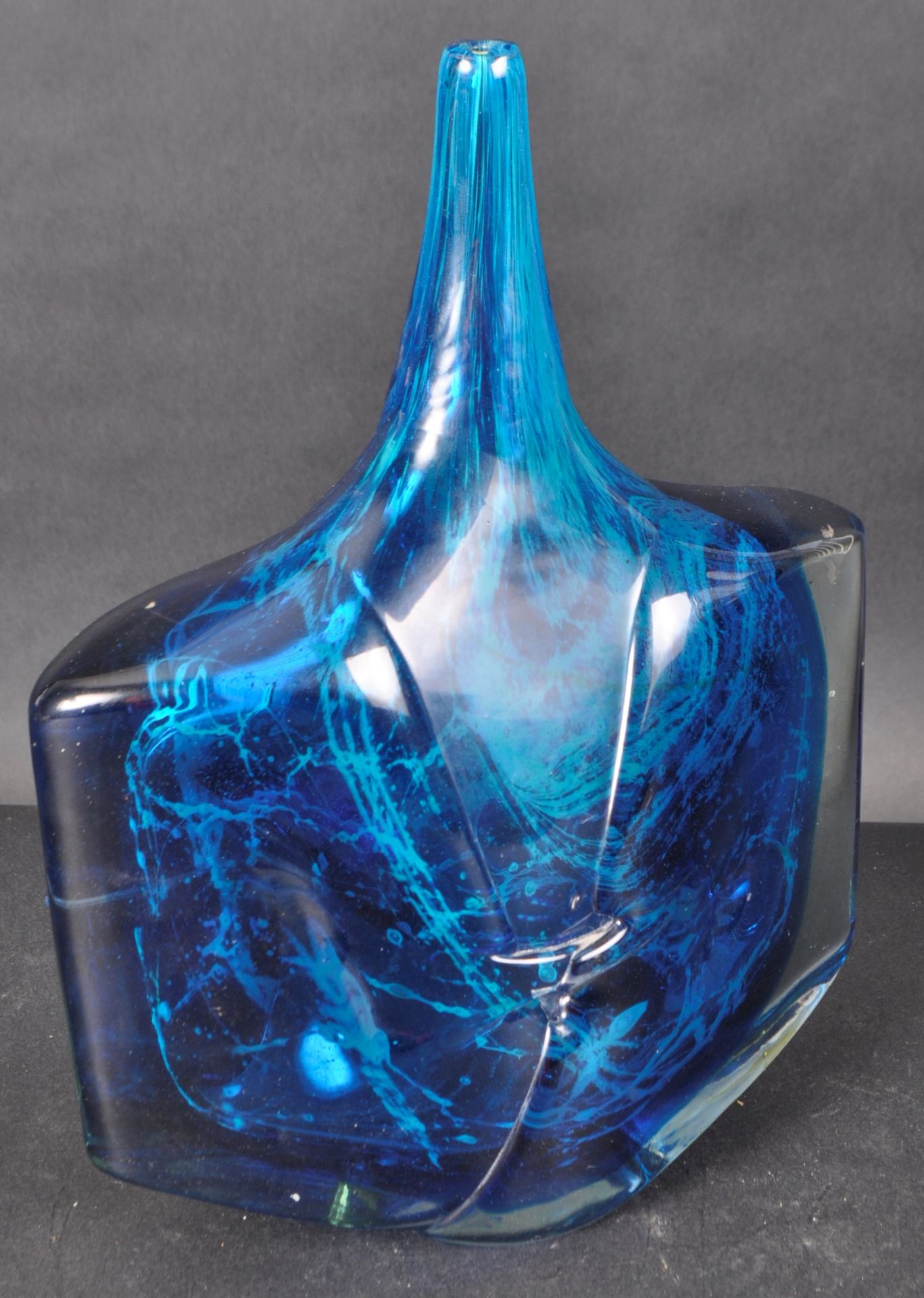 MICHAEL HARRIS FOR MDINA - AEX EAD STUDIO ART GLASS VASE - Image 2 of 7