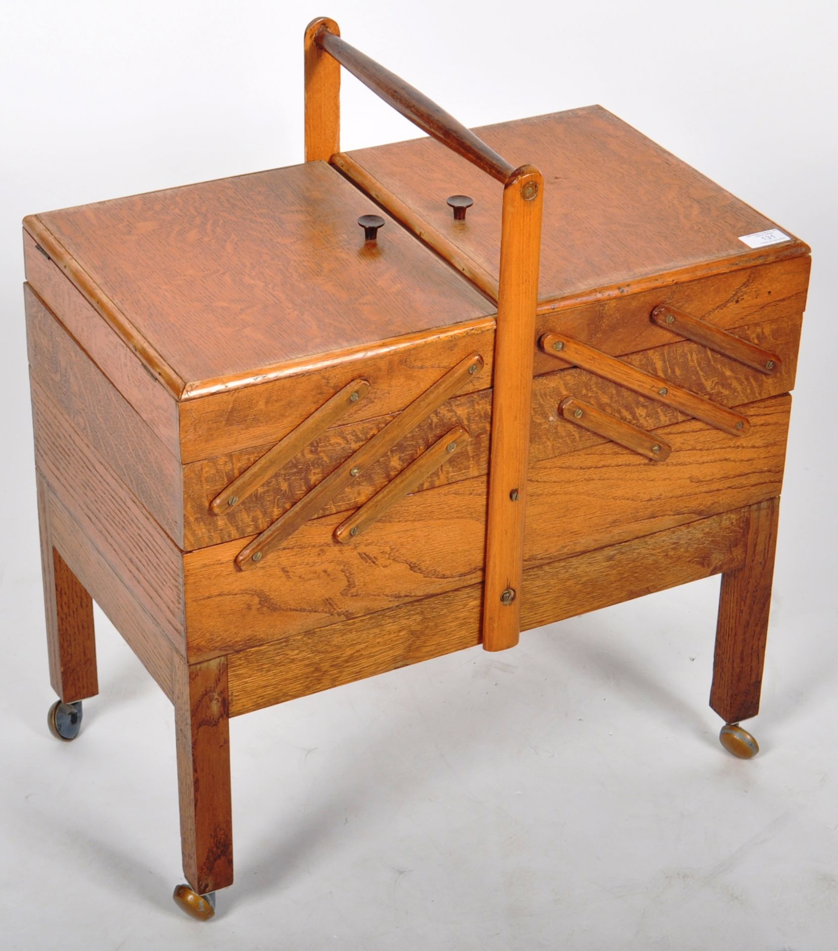 MID 20TH CENTURY OAK CANTILEVER SEWING / WORK BOX - Bild 2 aus 9