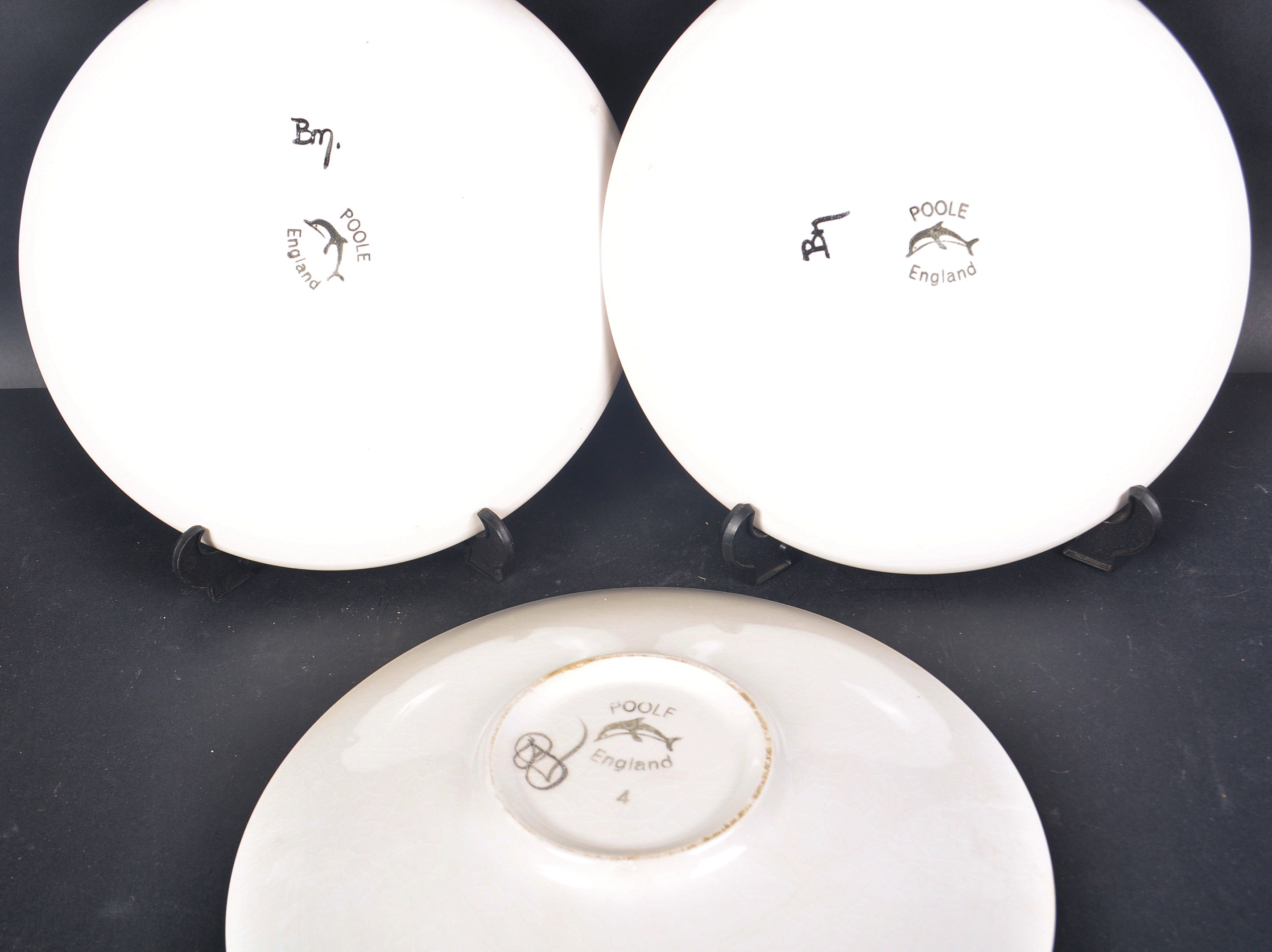 POOLE POTTERY DELPHIS RANGE CHARGER PLATES - Image 5 of 5