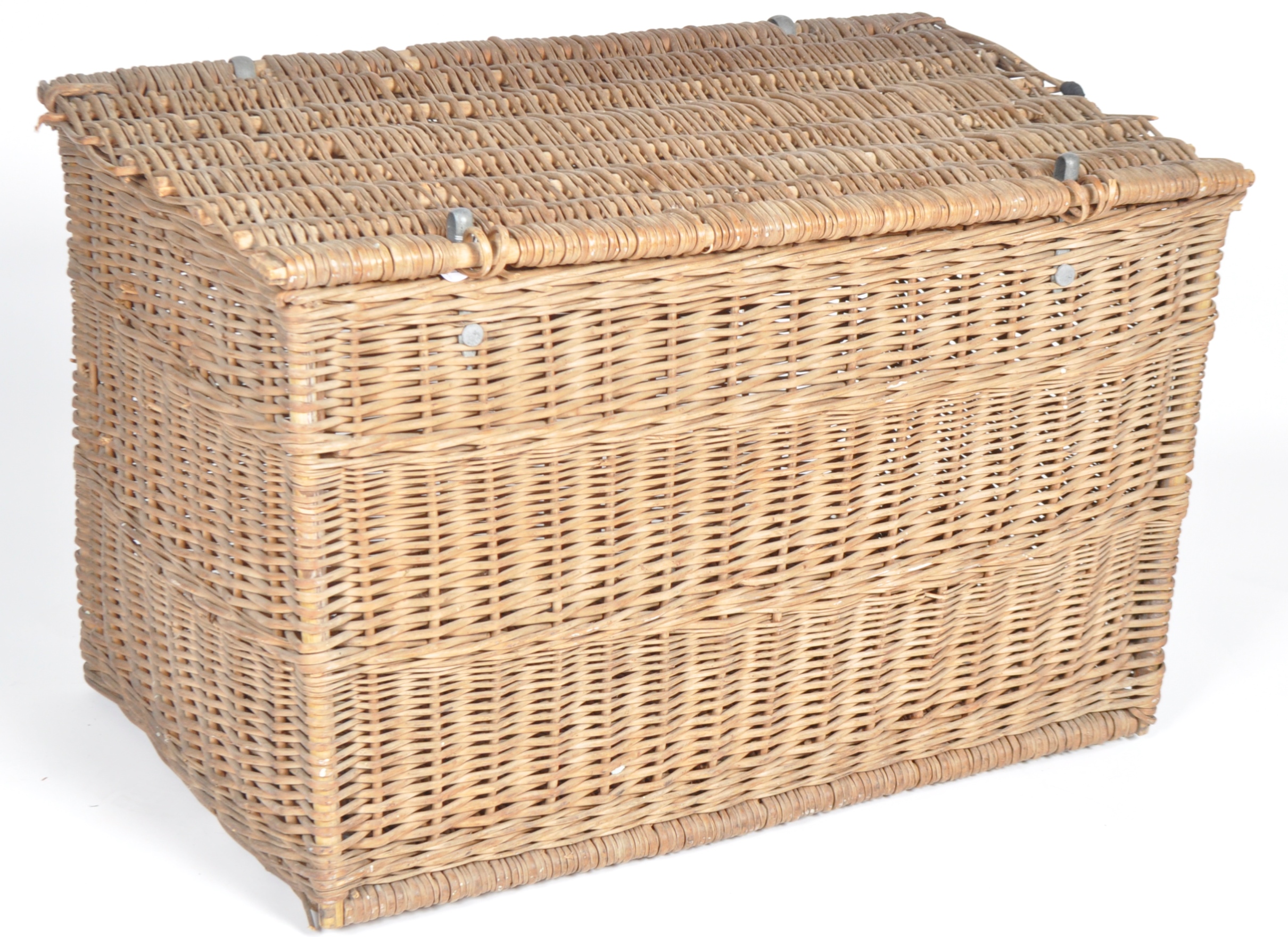 LARGE EARLY 20TH CENTURY WICKER BASKET - Image 2 of 5