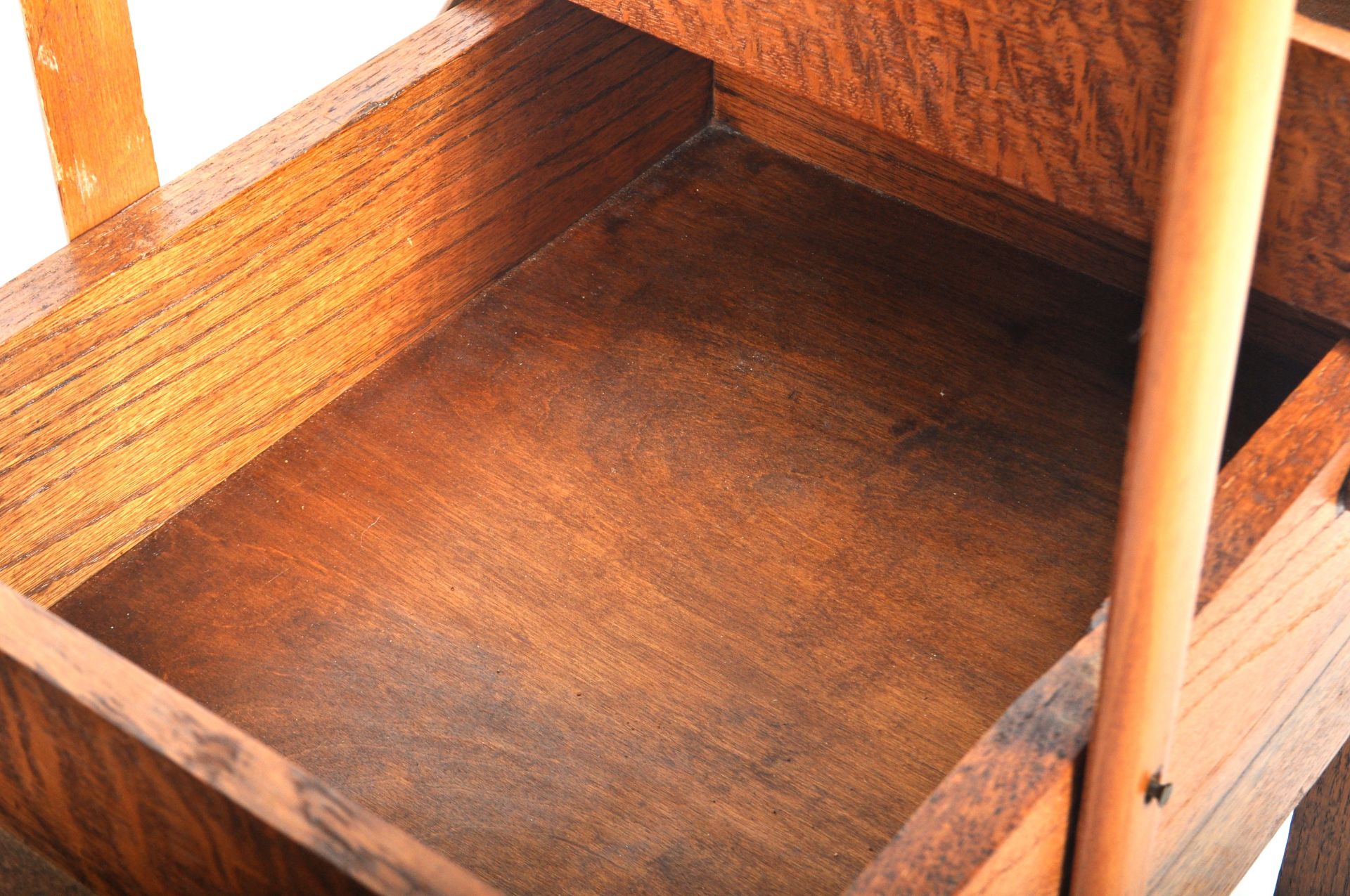 MID 20TH CENTURY OAK CANTILEVER SEWING / WORK BOX - Bild 7 aus 9