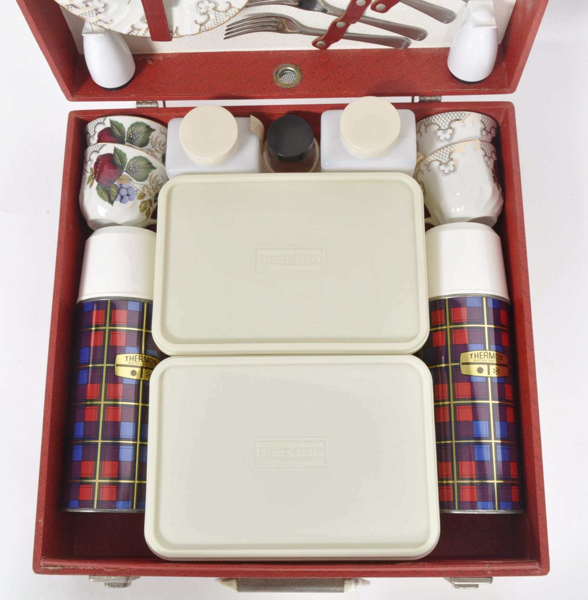 BREXTON - VINTAGE MID CENTURY PICNIC HAMPER SET IN CASE - Image 3 of 5