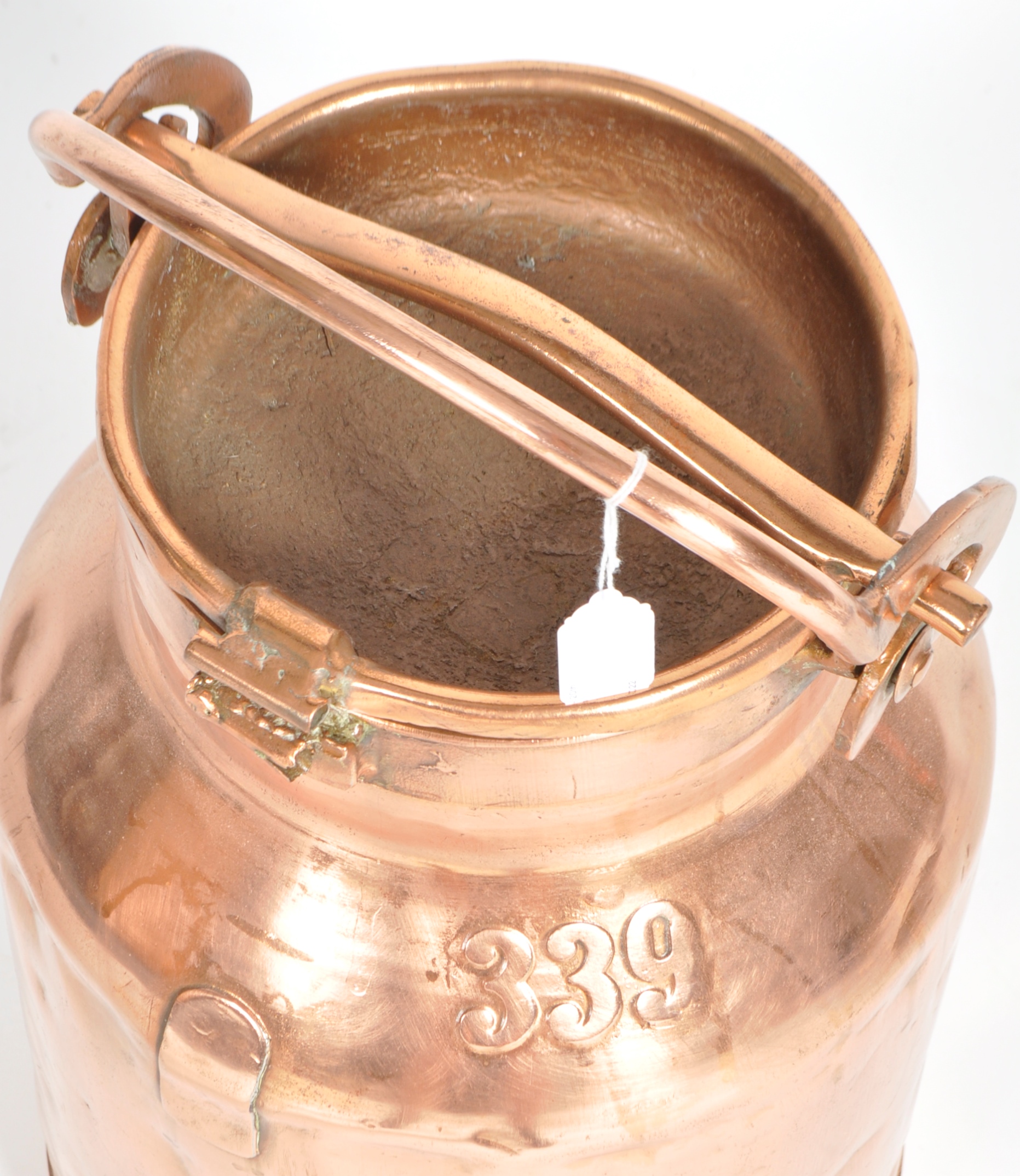 LARGE EARLY 20TH CENTURY COPPER MILK CHURN - Image 2 of 4