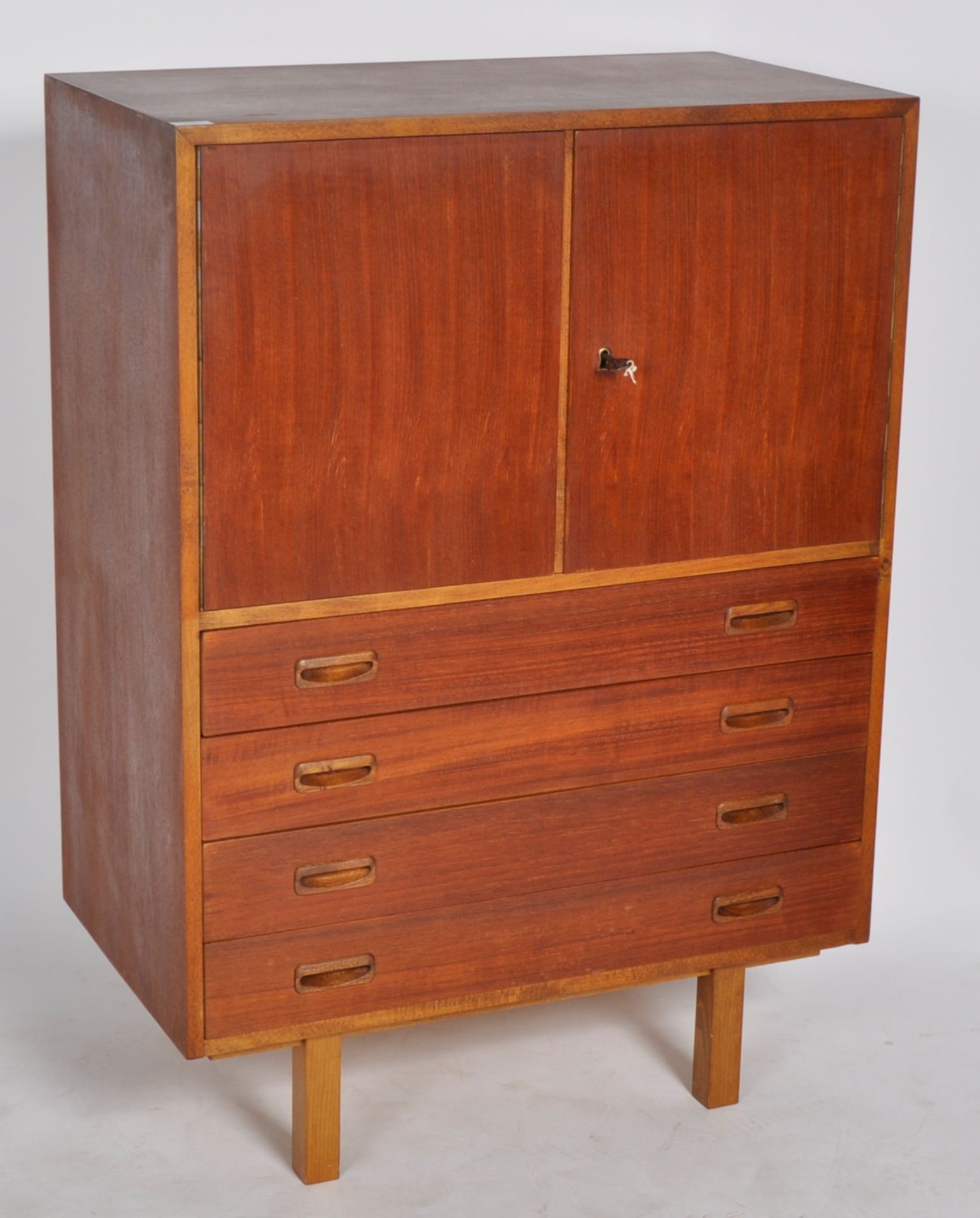 MID CENTURY DANISH DESIGN TEAK UPRIGHT TALLBOY CHEST - Bild 2 aus 6