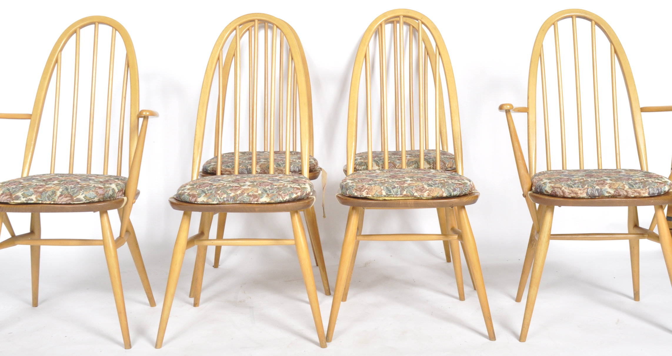 ERCOL - DINING TABLE AND MATCHING SET OF SIX CHAIRS - Image 6 of 9