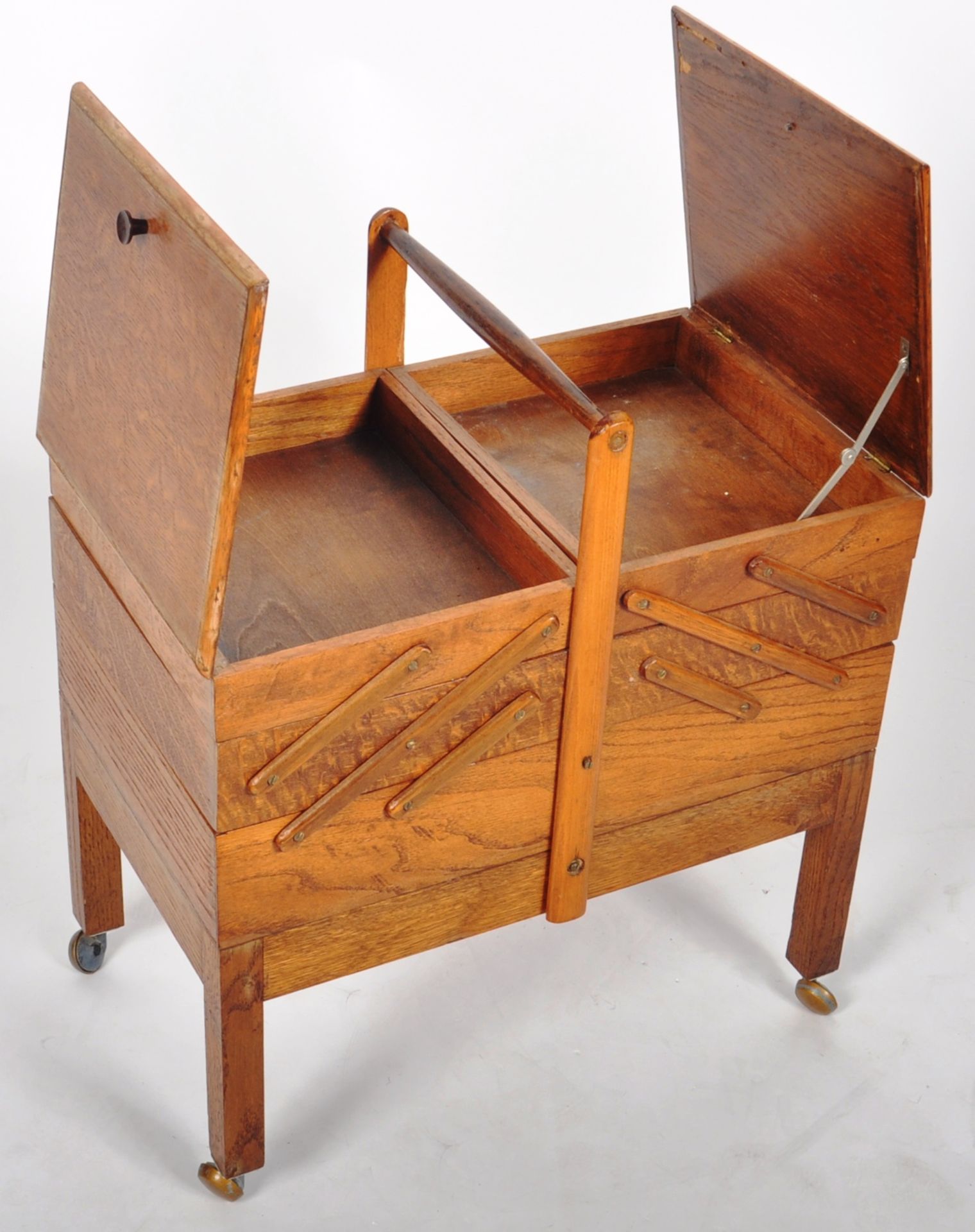 MID 20TH CENTURY OAK CANTILEVER SEWING / WORK BOX - Bild 4 aus 9