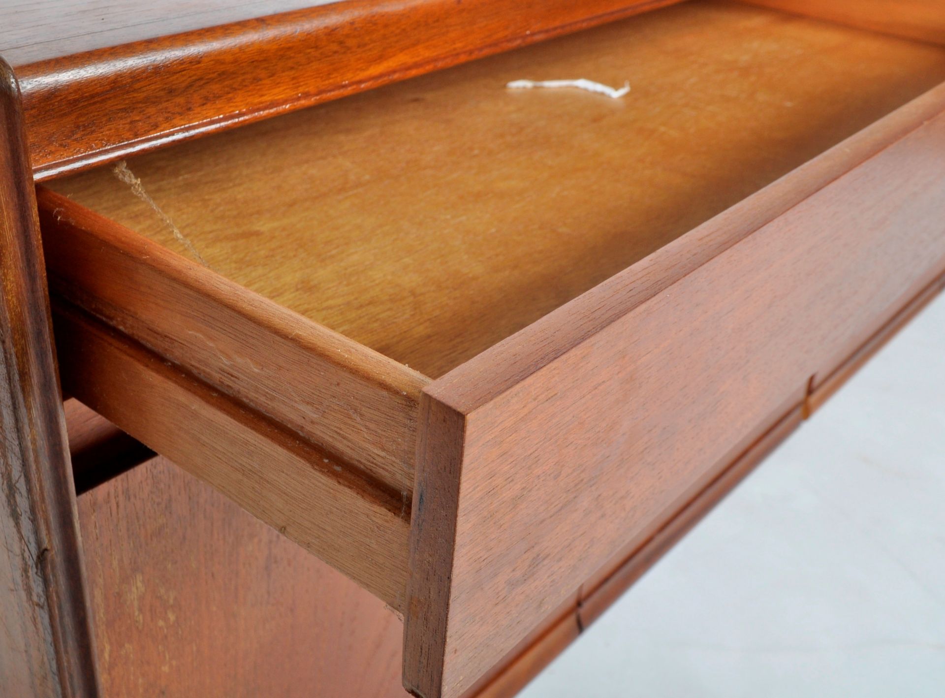 RETRO VINTAGE TEAK WOOD LOW SIDEBOARD - Image 5 of 5