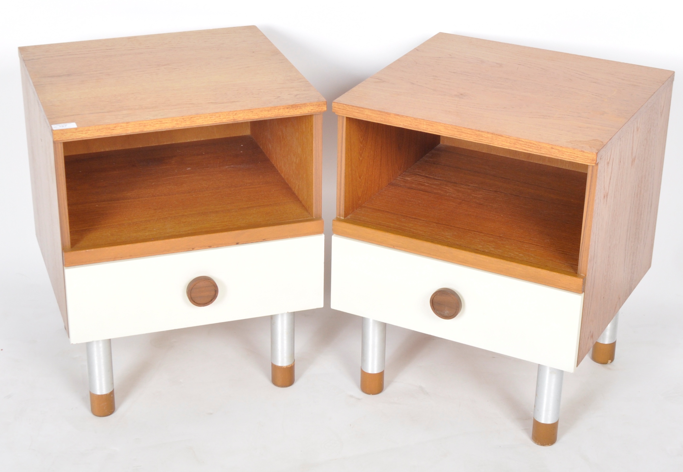 MATCHING PAIR OF RETRO BRITISH DESIGN BEDSIDE TABLES - Image 2 of 5