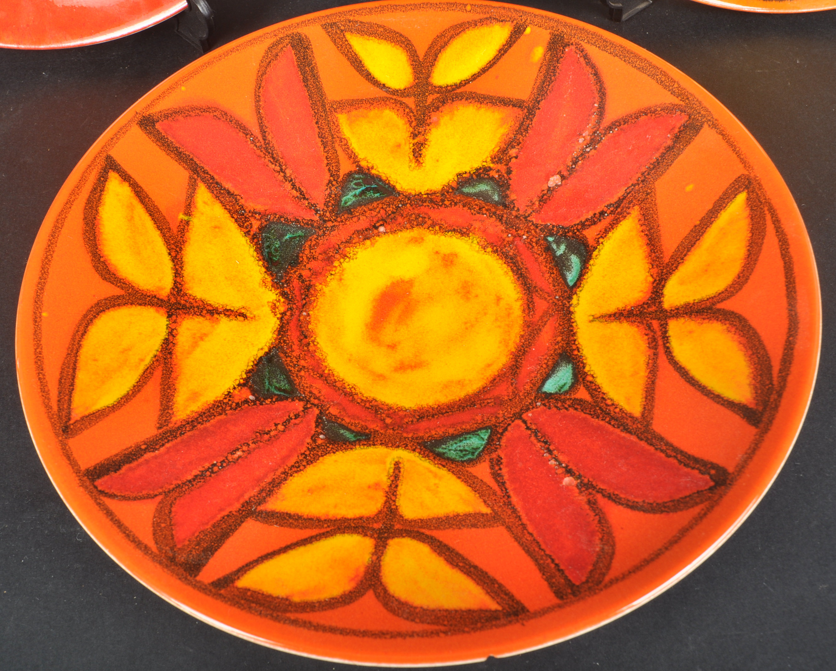 POOLE POTTERY DELPHIS RANGE CHARGER PLATES - Image 4 of 5