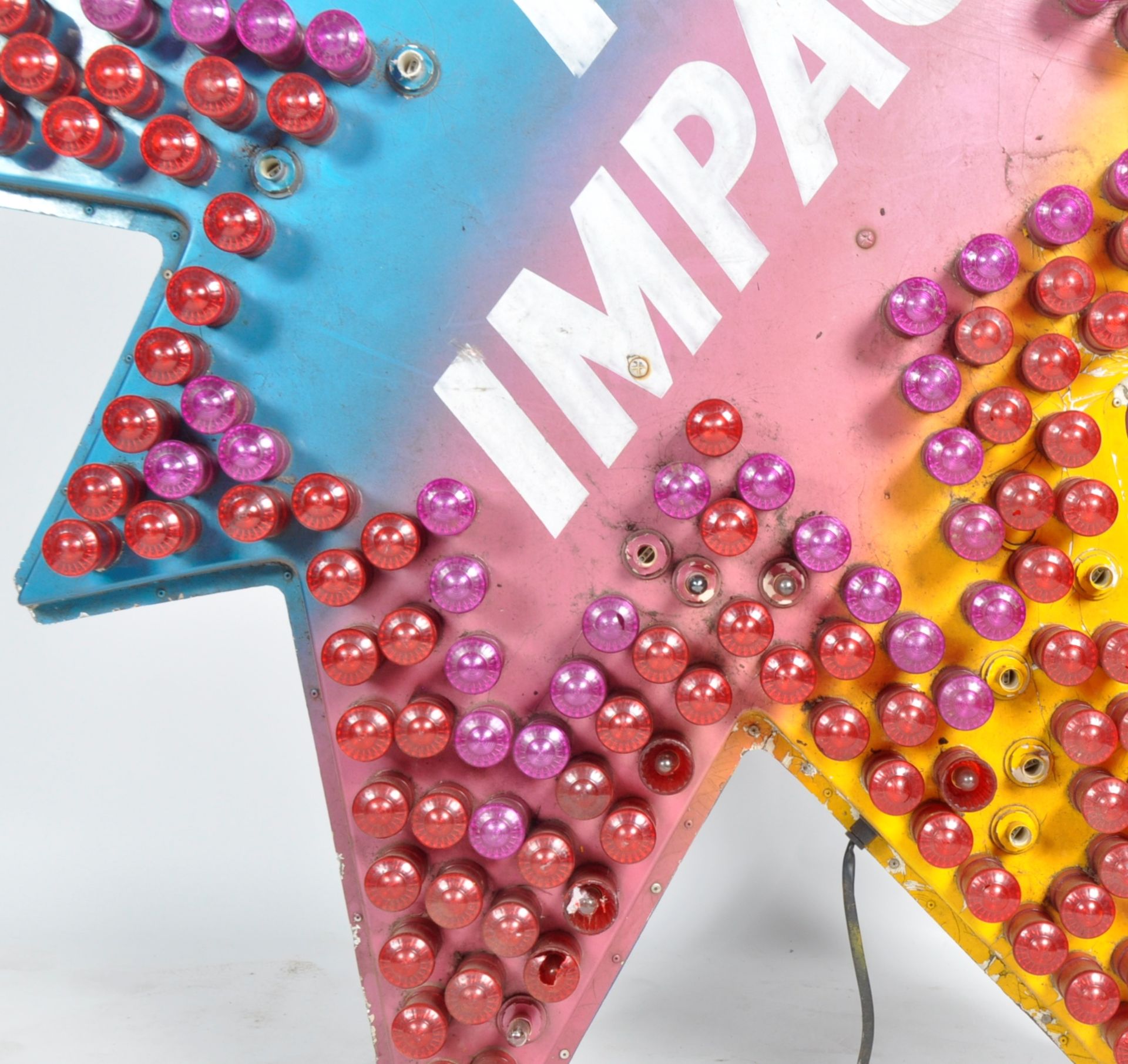 HIGH IMPACT - VINTAGE FAIRGROUND LIGHT UP DISPLAY SIGN - Image 4 of 6