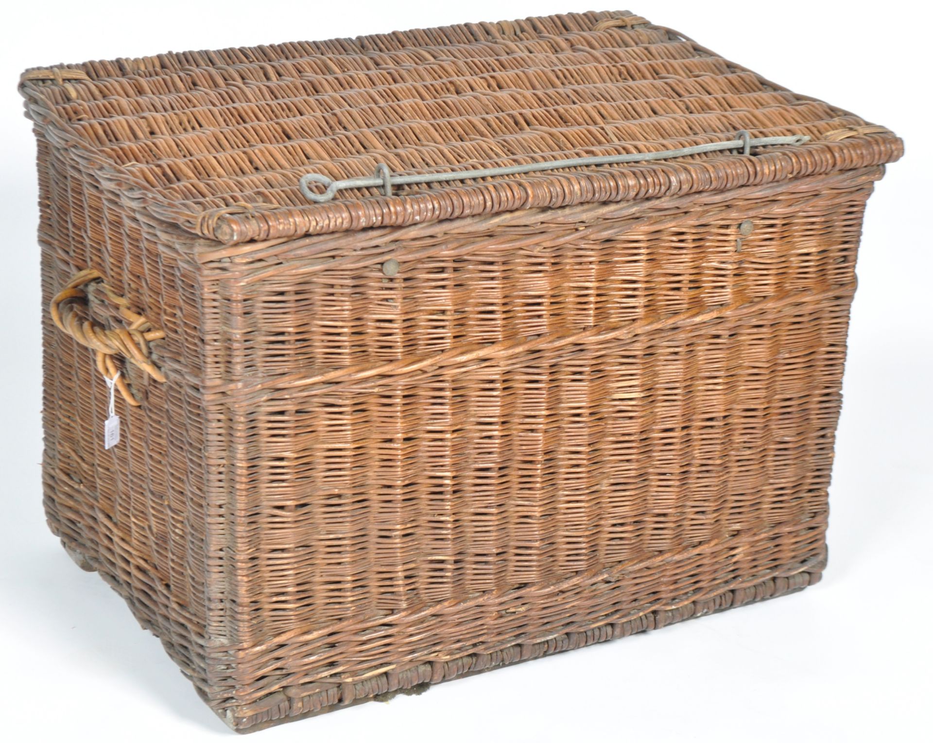 LARGE EARLY 20TH CENTURY WICKER LAUNDRY BASKET - Bild 2 aus 4