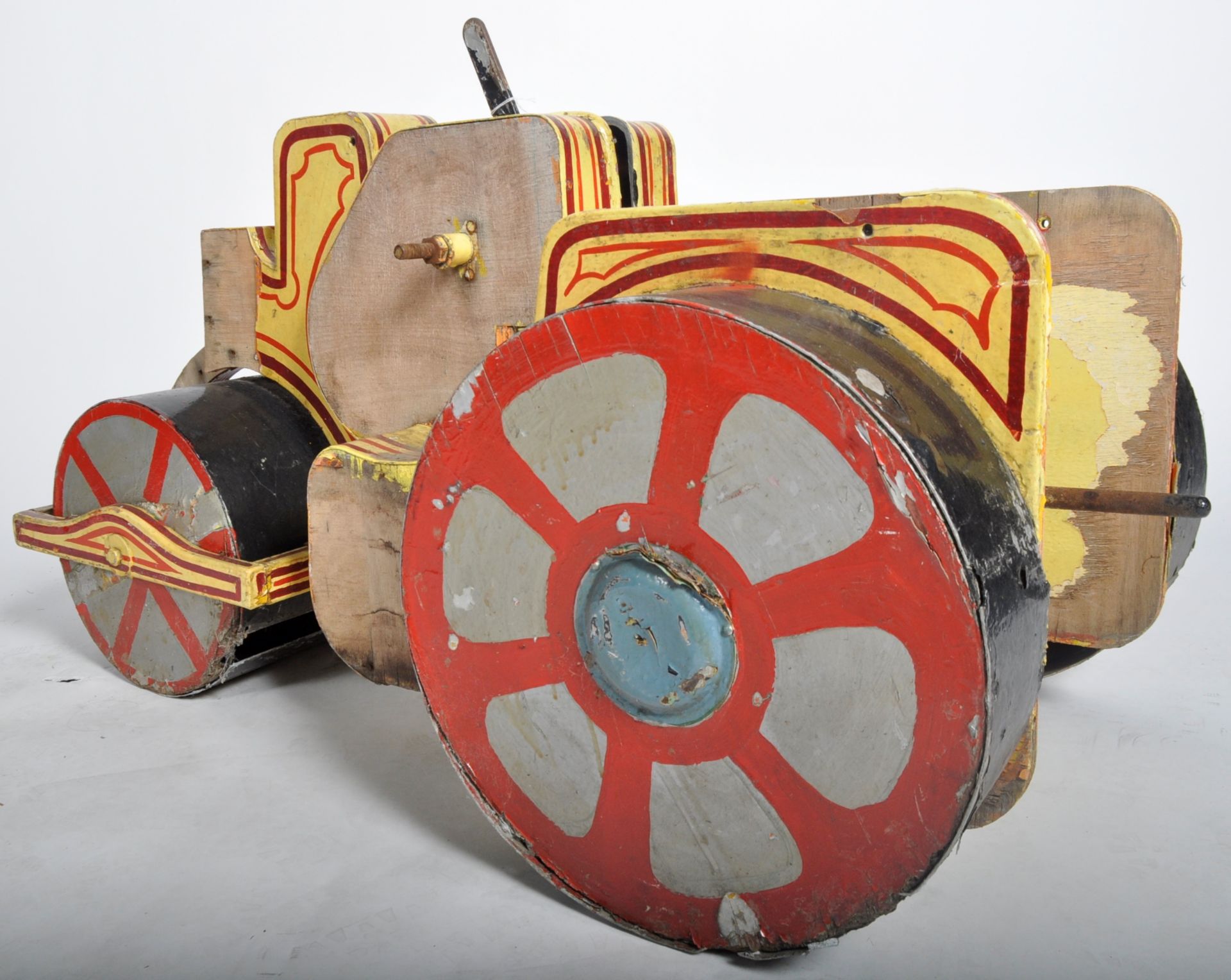 MID CENTURY JUVENILE FAIRGROUND WOODEN TRACTOR RIDE - Image 3 of 7