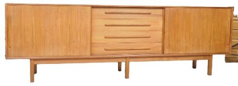 LARGE 20TH CENTURY DANISH DESIGN TEAK SIDEBOARD CREDENZA