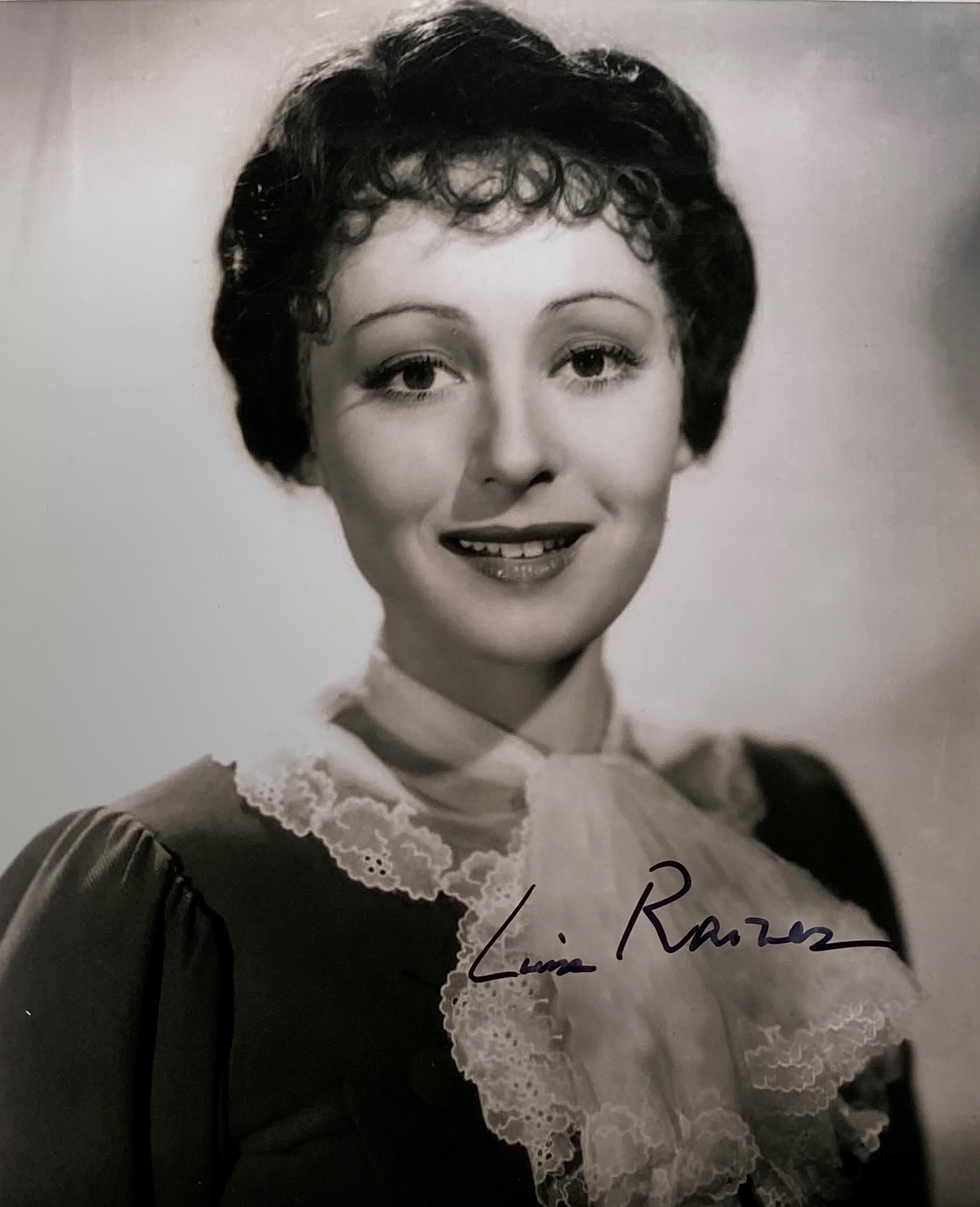 LUISE RAINER (1910-2014) - HOLLYWOOD ACTRESS - 8X10" - AFTAL