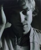 ASHTON KUTCHER - AMERICAN ACTOR - SIGNED 8X10" - AFTAL