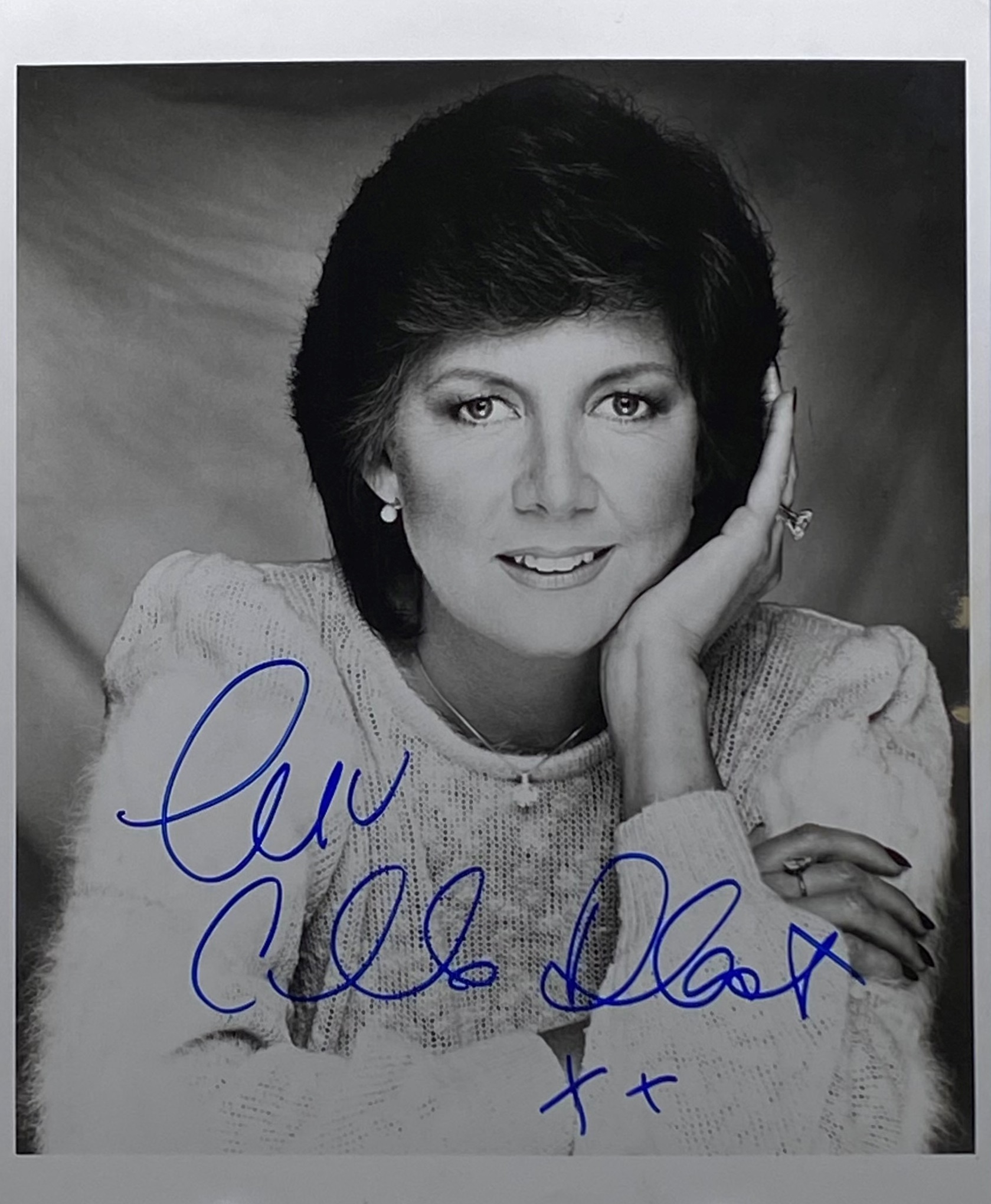 CILLA BLACK (1943-2015) - AUTOGRAPHED 8X10" PHOTO - AFTAL