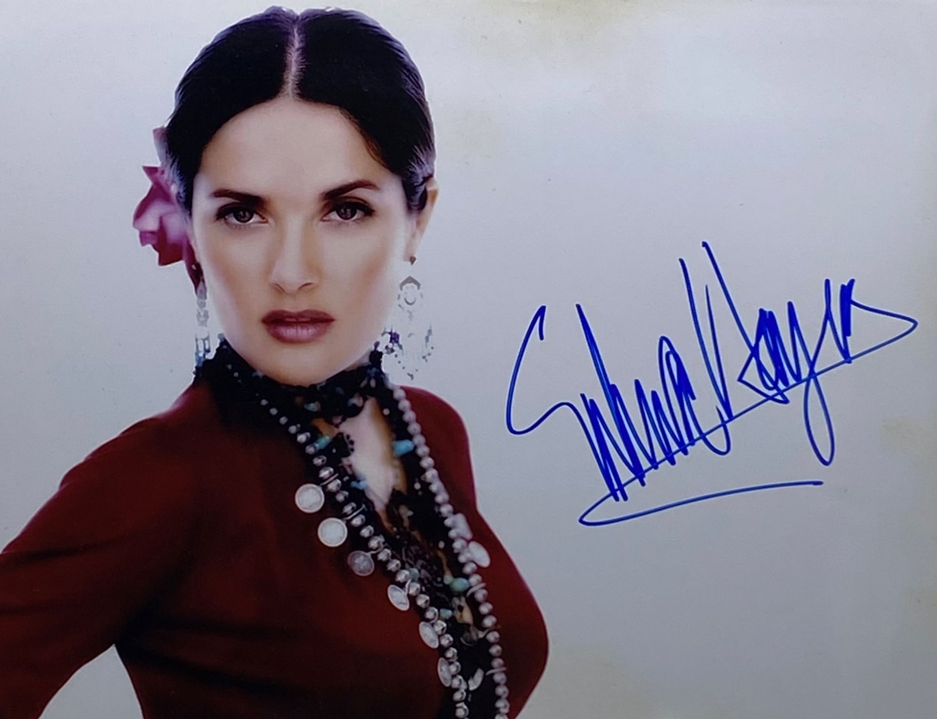 SALMA HAYEK - MEXICAN-AMERICAN ACTRESS - SIGNED 8X10" - AFTAL