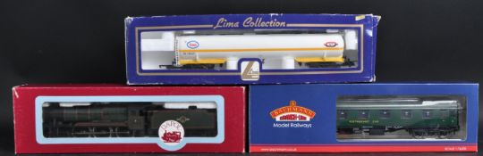 COLLECTION OF ASSORTED 00 GAUGE MODEL RAILWAY LOCOS & CARRIAGES