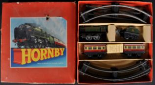 VINTAGE HORNBY O GAUGE MODEL RAILWAY CLOCKWORK TRAINSET