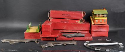 COLLECTION OF VINTAGE HORNBY O GAUGE MODEL RAILWAY ACCESSORIES