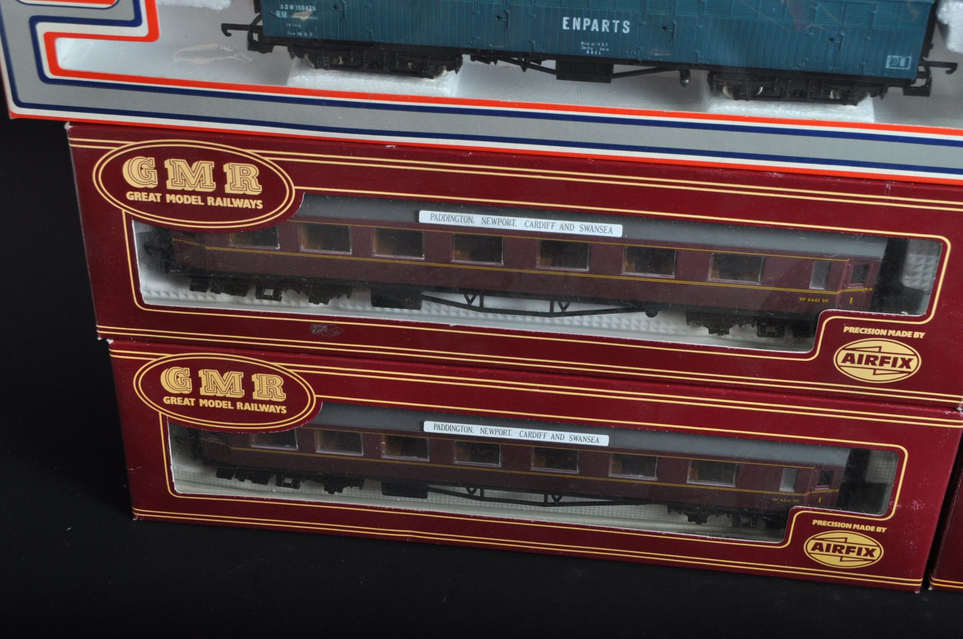 COLLECTION OF LIMA & AIRFIX 00 GAUGE MODEL RAILWAY CARRIAGES - Image 6 of 8