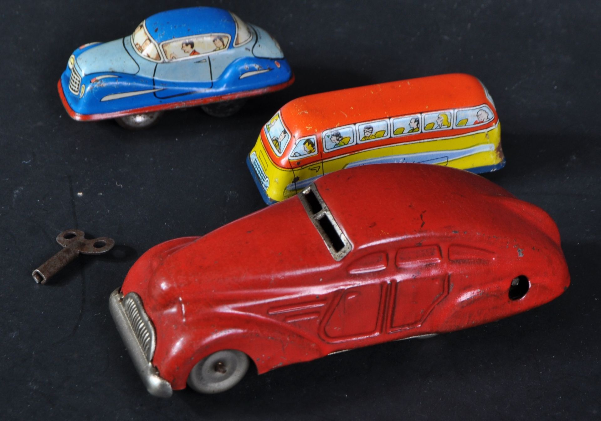 COLLECTION OF X3 VINTAGE TINPLATE CLOCKWORK CARS - Image 2 of 10
