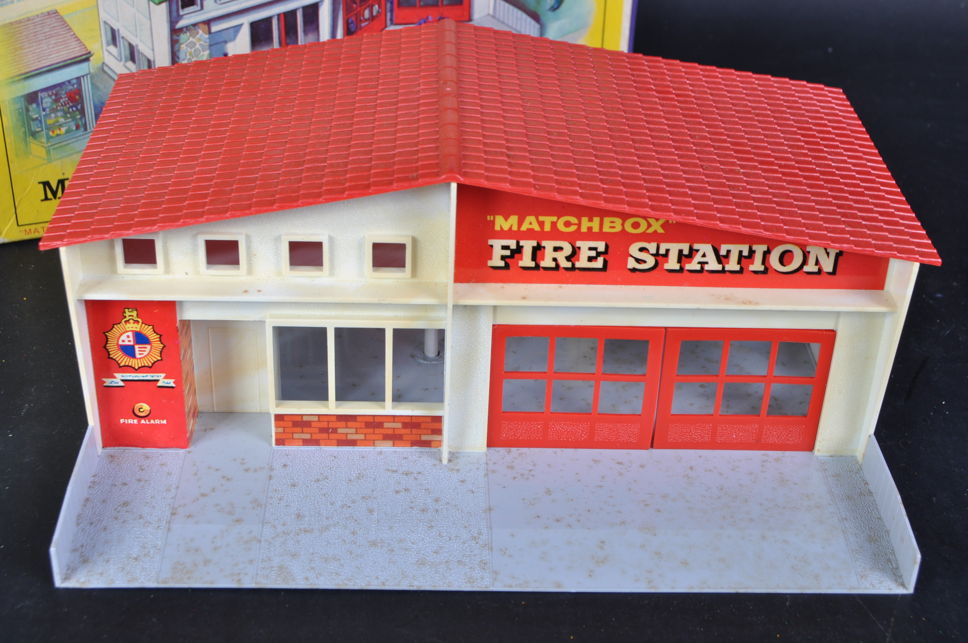 VINTAGE LESNEY MATCHBOX SERIES MODEL FIRE STATION - Image 4 of 6