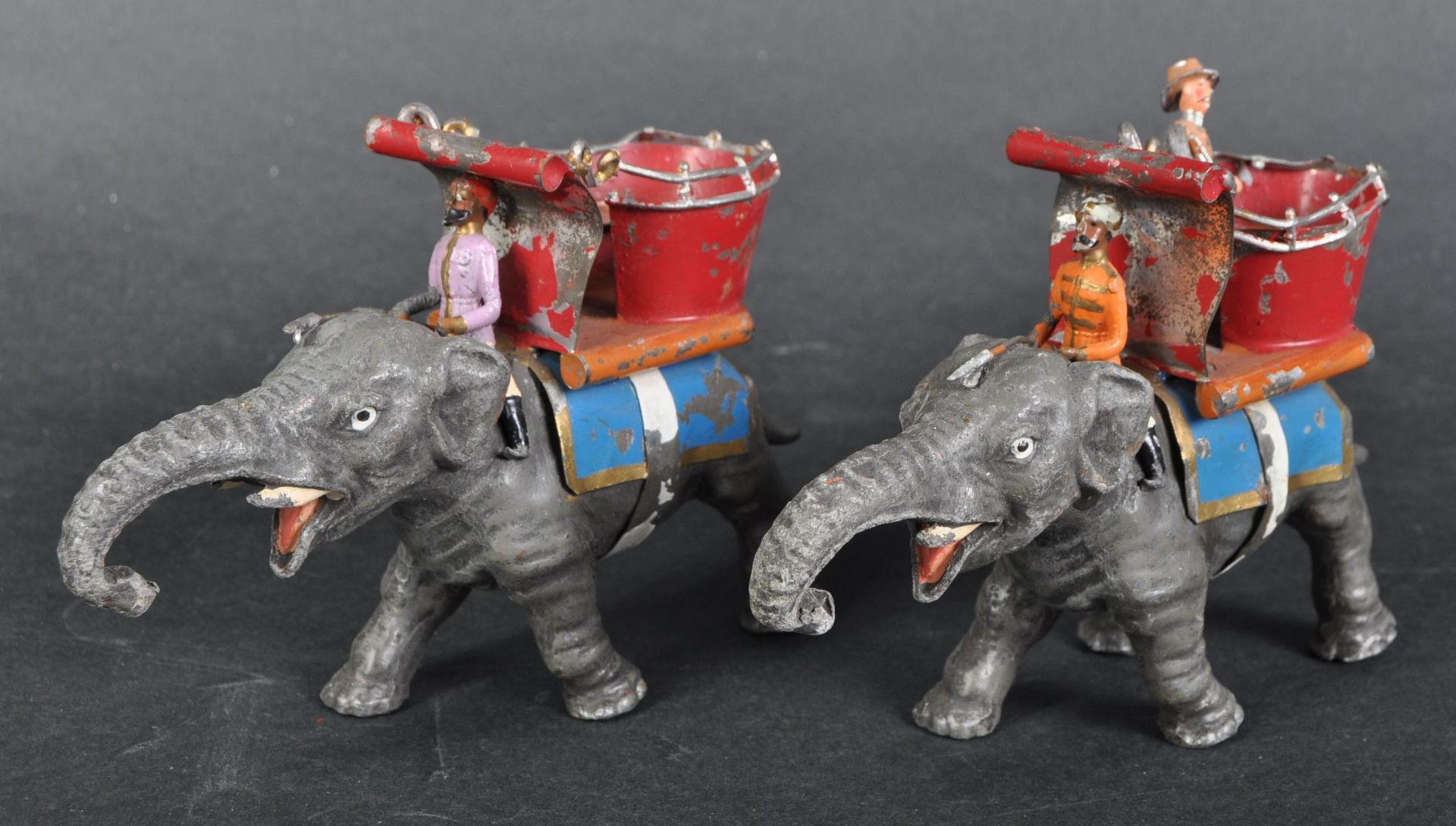 HEYDE - SCARCE EARLY GERMAN LEAD INDIAN HUNTER ELEPHANTS