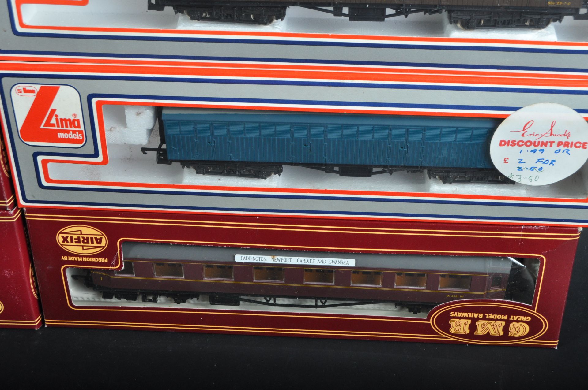COLLECTION OF LIMA & AIRFIX 00 GAUGE MODEL RAILWAY CARRIAGES - Image 5 of 8