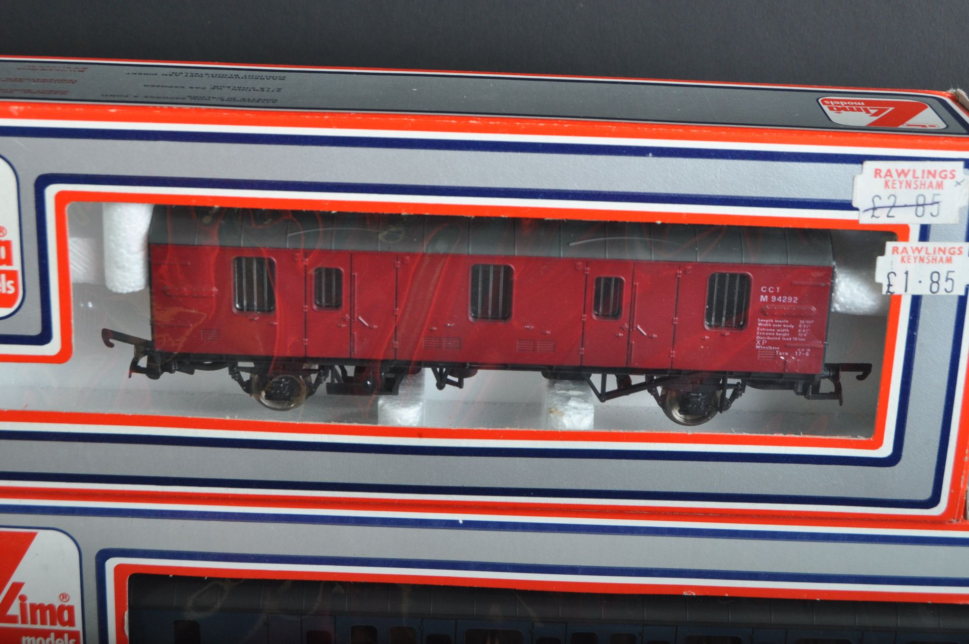 COLLECTION OF LIMA & AIRFIX 00 GAUGE MODEL RAILWAY CARRIAGES - Image 3 of 8