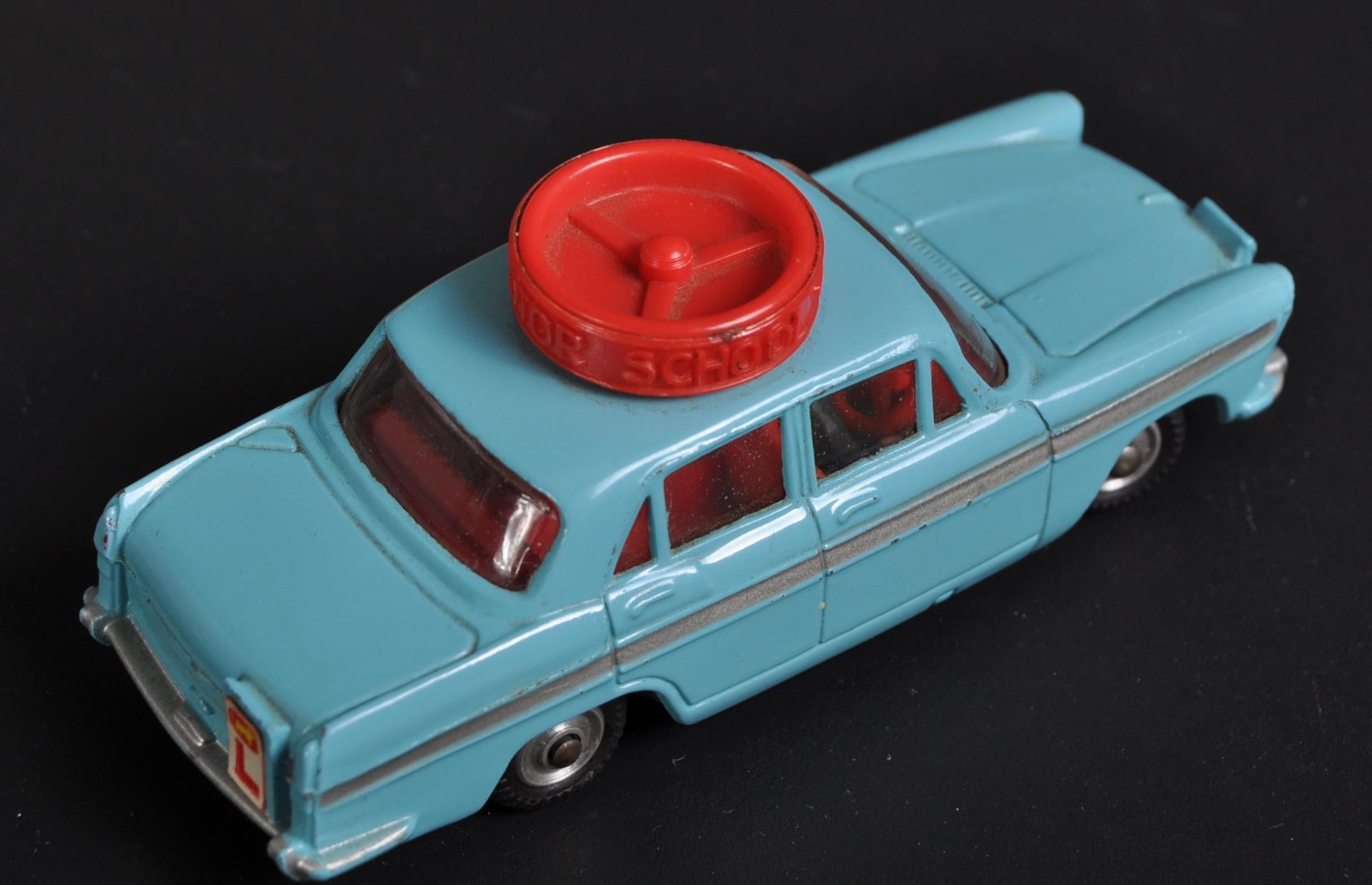 VINTAGE CORGI TOYS DIECAST MODEL AUSTIN A60 DE LUXE SALOON - Image 3 of 4