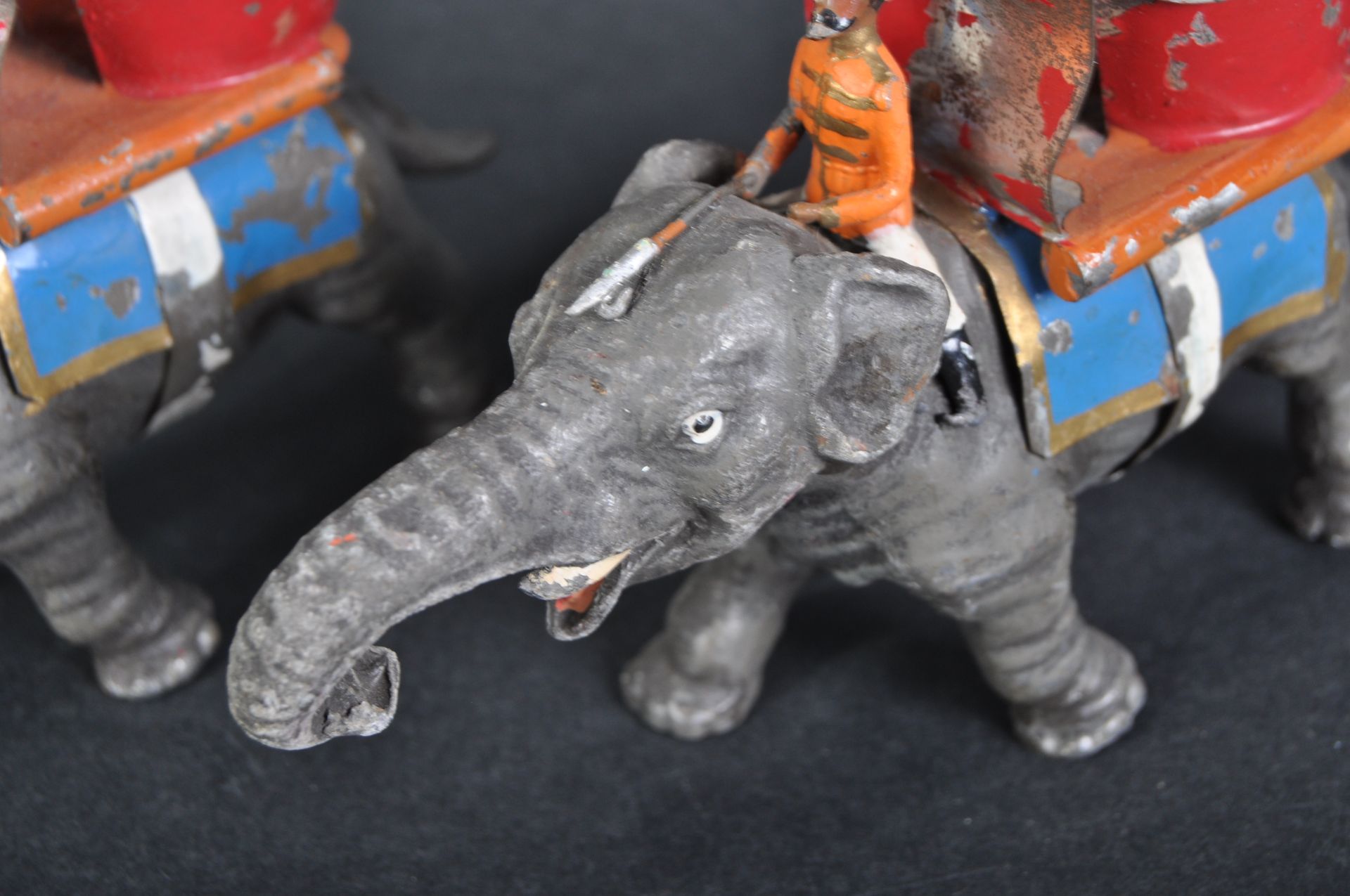 HEYDE - SCARCE EARLY GERMAN LEAD INDIAN HUNTER ELEPHANTS - Image 5 of 8