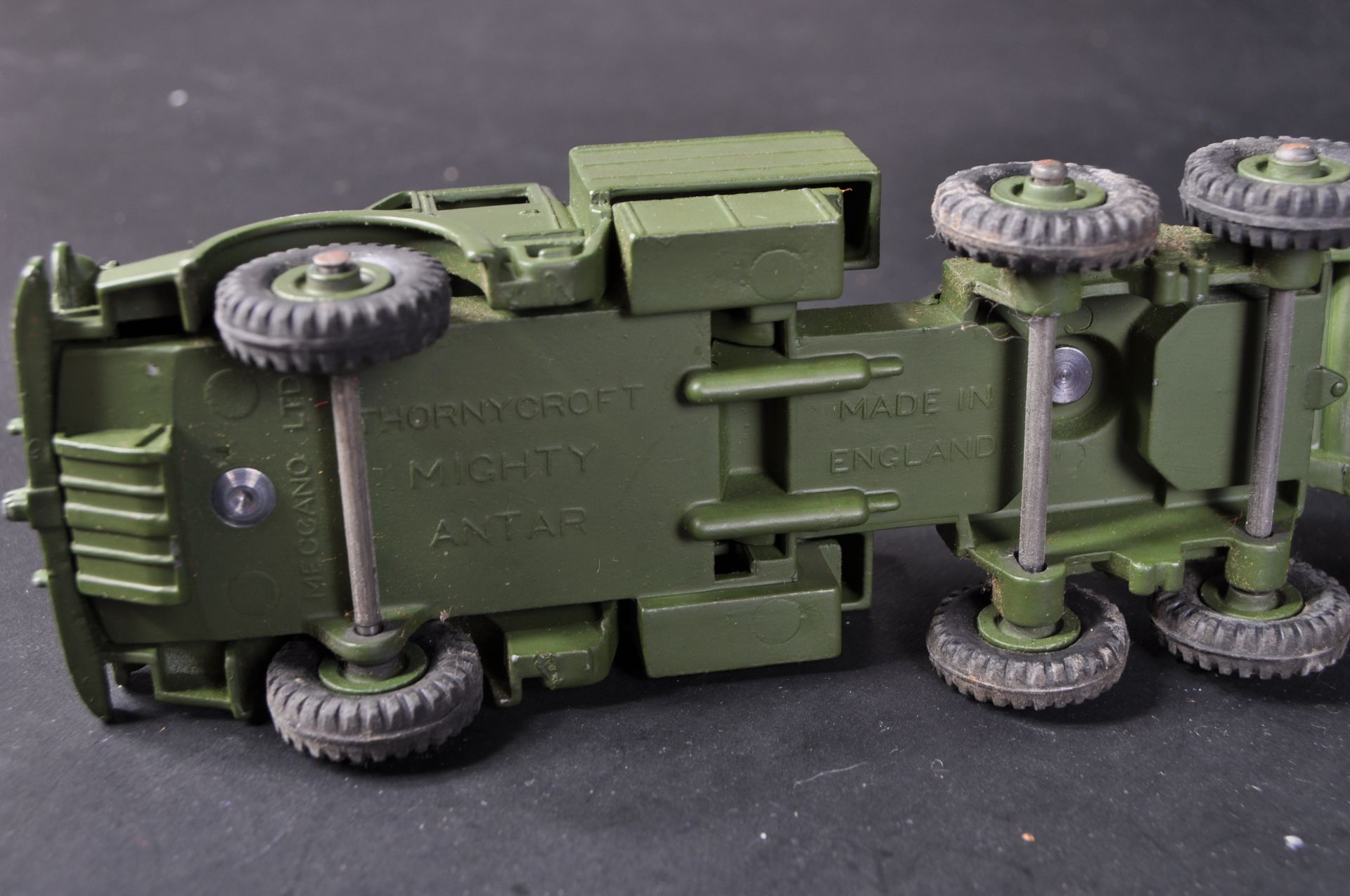 TWO VINTAGE DINKY TOYS DIECAST MILITARY VEHICLES - Image 7 of 8