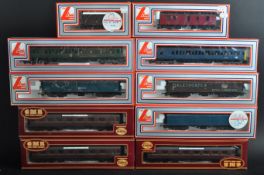 COLLECTION OF LIMA & AIRFIX 00 GAUGE MODEL RAILWAY CARRIAGES