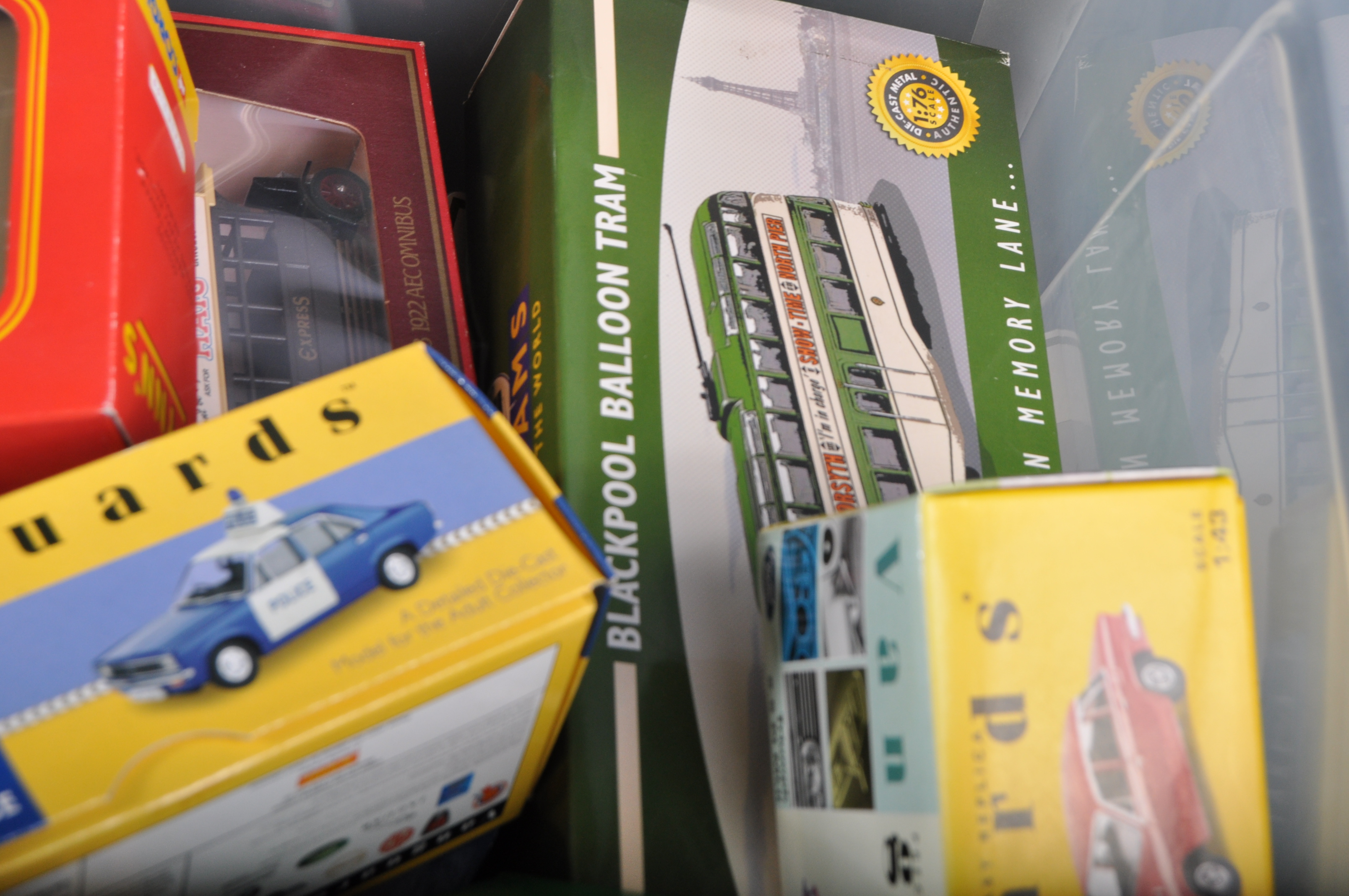 LARGE COLLECTION OF ASSORTED BOXED DIECAST MODEL CARS - Image 5 of 7