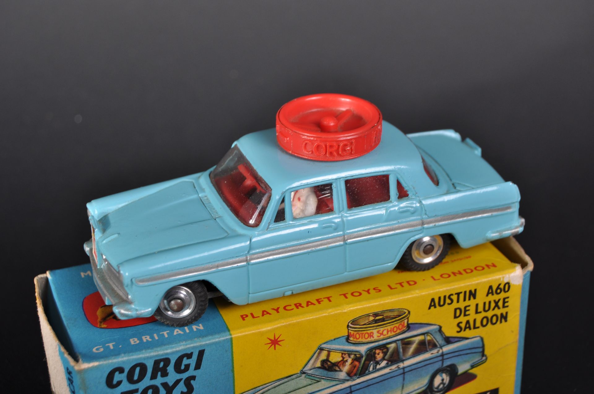 VINTAGE CORGI TOYS DIECAST MODEL AUSTIN A60 DE LUXE SALOON - Image 2 of 4