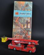 VINTAGE CORGI MAJOR TOYS DIECAST MODEL ' SIMON SNORKEL FIRE ENGINE '