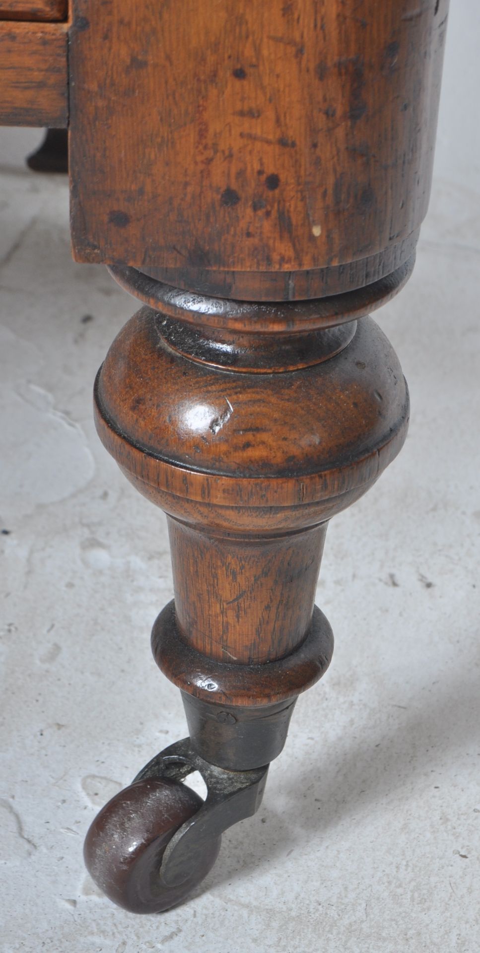 19TH CENTURY VICTORIAN OAK THREE TIER BUFFET - Image 7 of 9