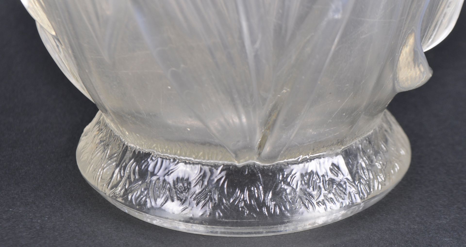 EARLY 20TH CENTURY LALIQUE MANNER GLASS VASE - Bild 6 aus 7