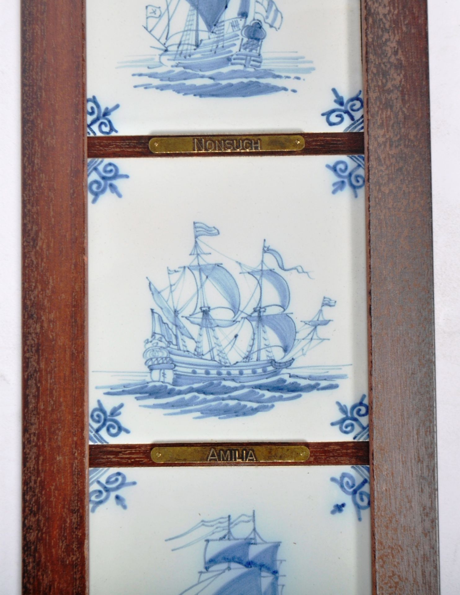 SET OF FIVE 19TH CENTURY DELFT SHIP TILES IN FRAME - Bild 3 aus 6