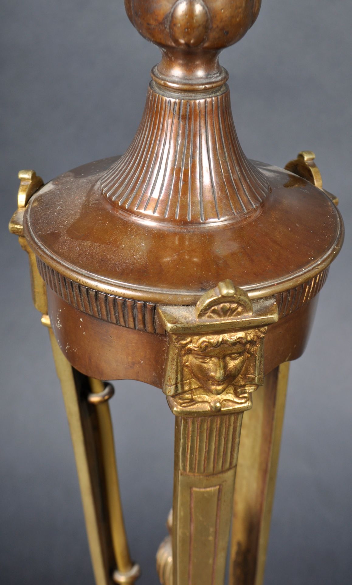 EDWARDIAN BRONZE AND ORMOLU DESK LAMP - Image 5 of 6