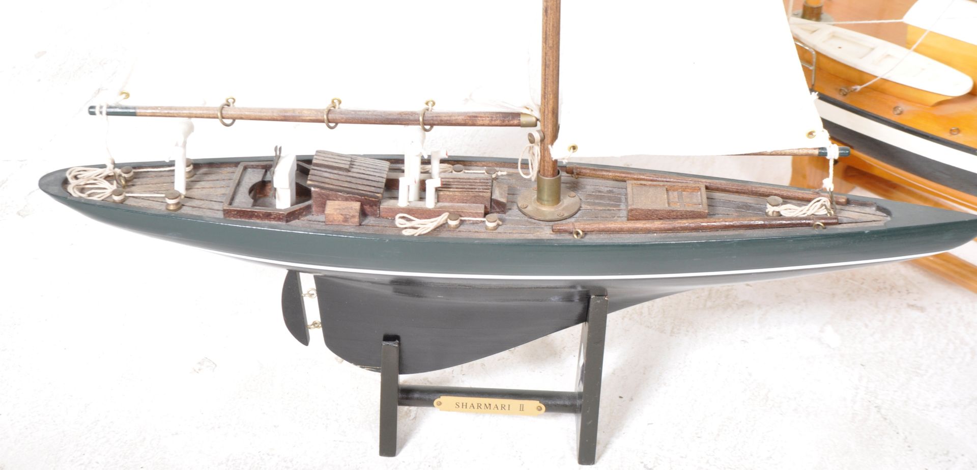 GROUP OF FOUR 20TH CENTURY MODEL BOATS / POND YACHTS - Bild 10 aus 11
