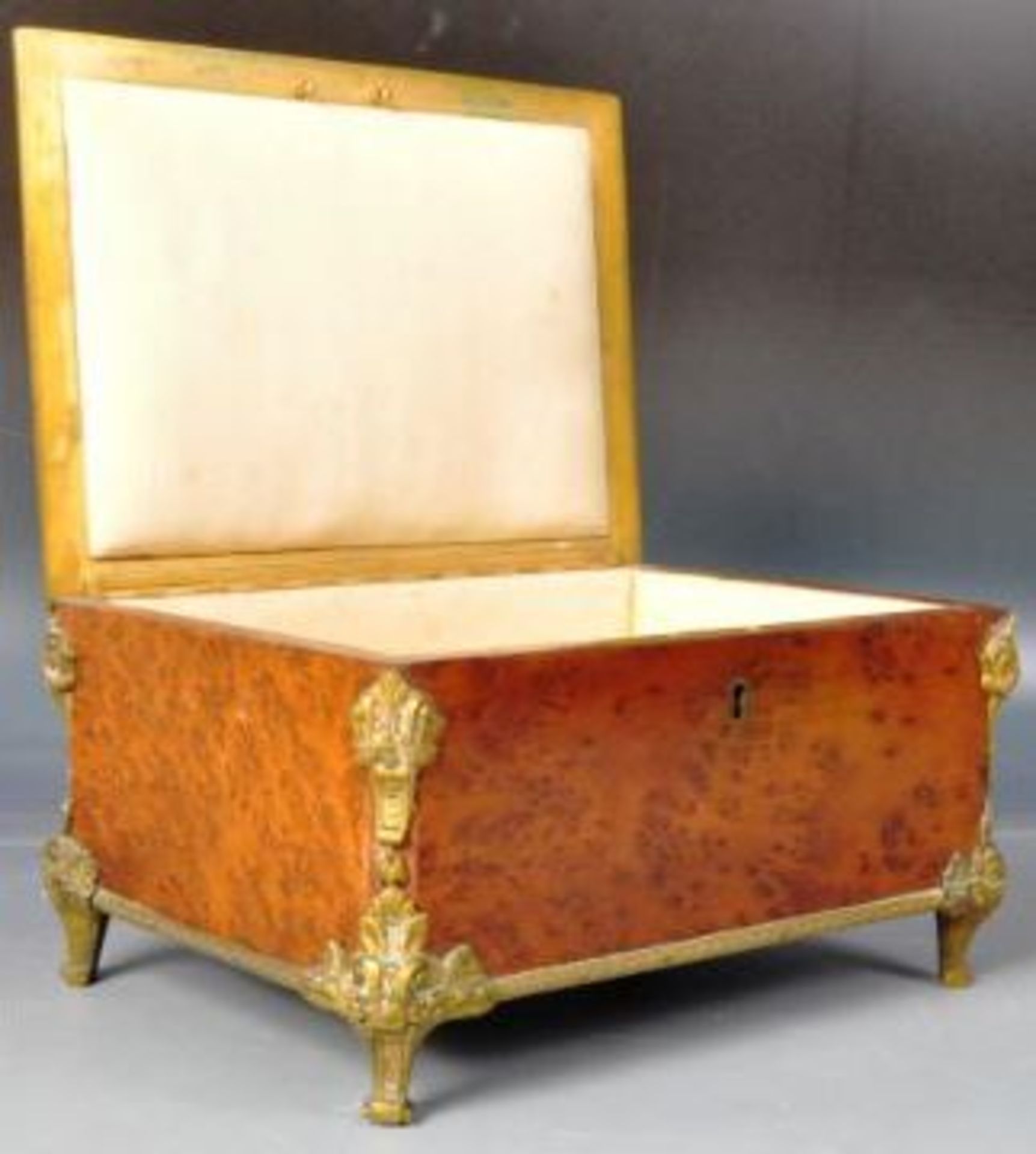 19TH CENTURY GEORGE III BIRDSEYE MAPLE JEWELLERY BOX - Image 4 of 9