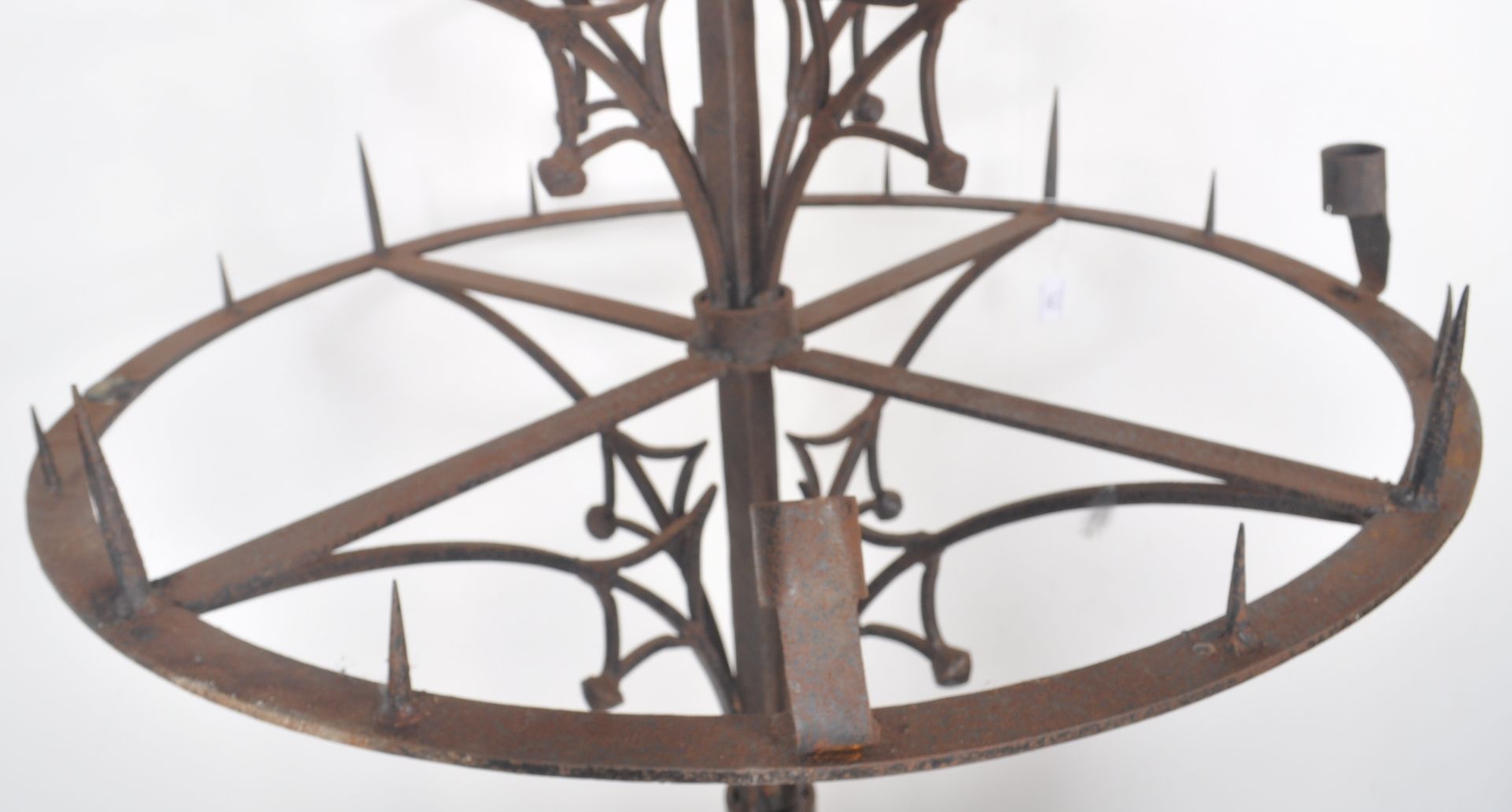 LARGE CATHEDRAL SIZE WROUGHT IRON GOTHIC CANDELABRA - Bild 4 aus 7