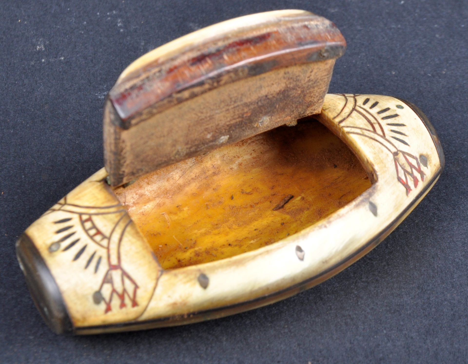 18TH CENTURY CARVED HORN SNUFF BOX - Image 5 of 5