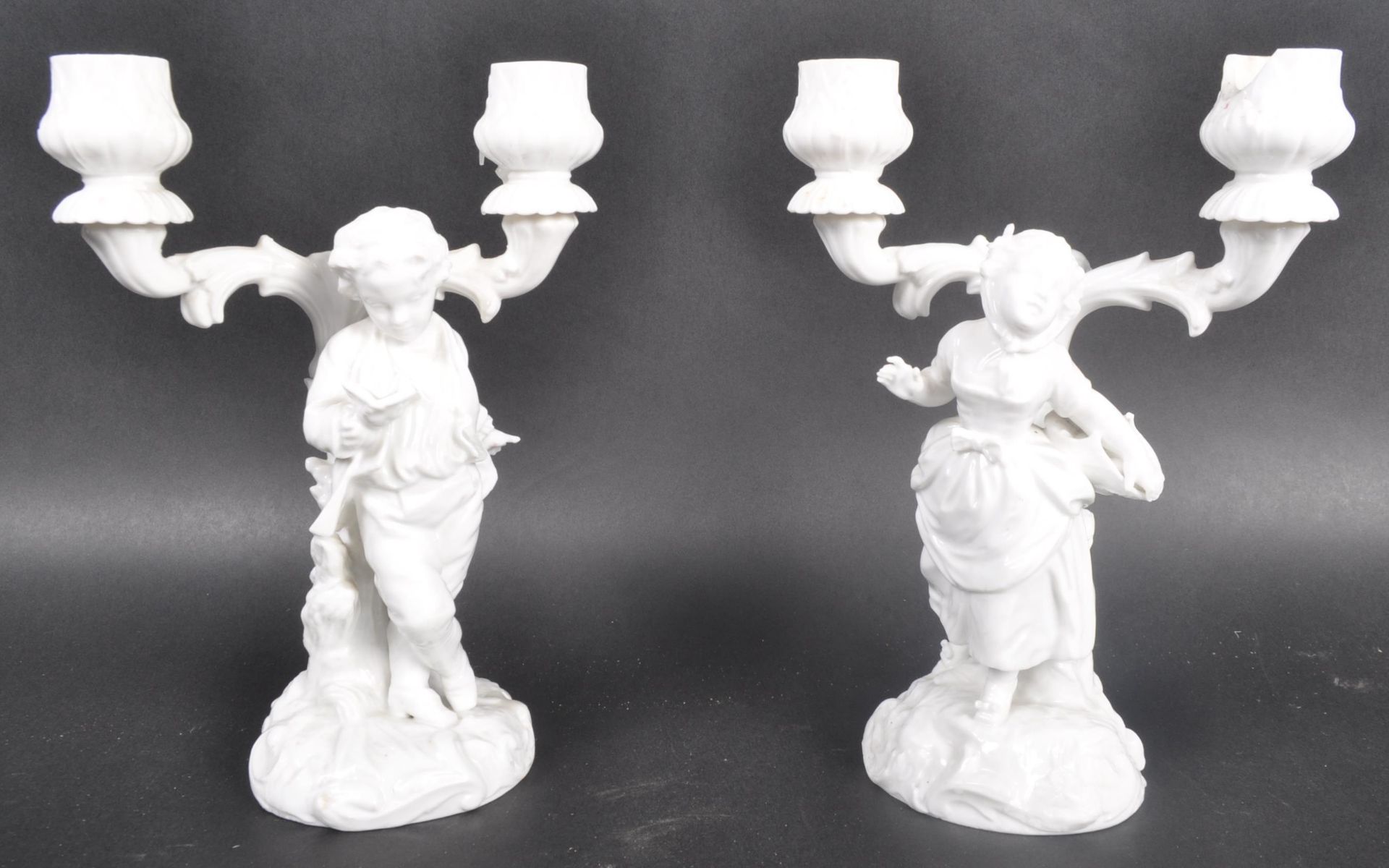 PAIR OF EARLY 20TH CENTURY PARIAN FIGURAL CANDLESTICKS - Bild 2 aus 10